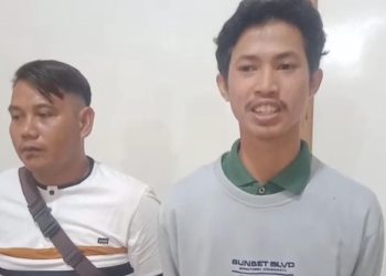 Rendi (Kanan) saat membuat video klarifikasi terkait pembegalan yang ia alami, foto: dok/detak.media