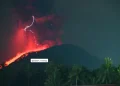 Letusan yang disertai badai petir vulkanik terjadi di Gunung Ibu, Maluku Utara, Sabtu (11/5/2024). (ANTARA/HO-PVMBG)
