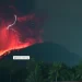 Letusan yang disertai badai petir vulkanik terjadi di Gunung Ibu, Maluku Utara, Sabtu (11/5/2024). (ANTARA/HO-PVMBG)