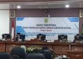 Ketua DPRD Natuna, saat pimpin rapat paripurna (foto : ist)