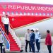 Presiden Jokowi tiba di Pangkalan TNI Haluoleo, Konawe Selatan, Minggu (12/05/2024). (Foto: BPMI Setpres)