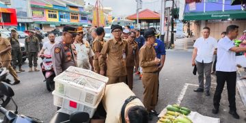 Pemko Tanjungpinang saat Melakukan Penertiban Terhadap PKL Lorong Gambir, foto: Mael/detak.media