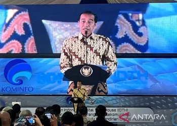 Presiden RI Joko Widodo memberikan sambutan dalam peresmian IDTH di Balai Besar Pengujian Perangkat Telekomunikasi (BBPPT) Tapos, Depok, Jawa Barat, Selasa (7/5/2024). ANTARA/Fathur Rochman/pri.