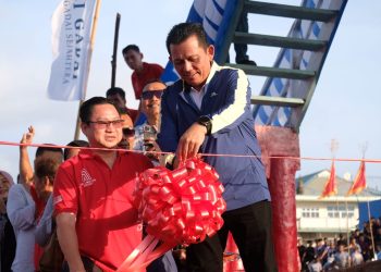 Gubernur Kepri, Ansar Ahmad saat Membuka Festival Dragon Boat Race di Tanjungpinang, foto: Mael/detak.media