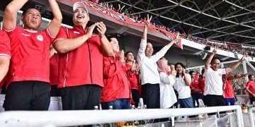 Presiden Jokowi menyaksikan pertandingan yang digelar di Stadion Utama Gelora Bung Karno, Jakarta, pada Selasa (11/06/2024). (Foto: BPMI Setpres)