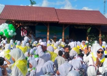 Ribuan anak RA dan TK di Kabupaten Blitar mengikuti manasik haji di Pendopo Hand Asta Sih, foto: Dani ES/detak.media