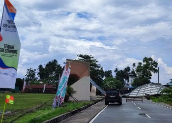 Kondisi Atap Tribun di Stadion Mini Lapangan Sepak Bola Sri Srindit Ranai, Kabupaten Natuna, Kepulauan Riau roboh pada Senin pagi (10/06/2024)., foto: Zaki/detak.media