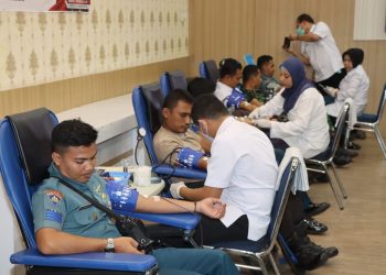 Personel Polresta Tanjungpinang saat Melakukan Donor Darah Hut Bhayangkara ke-78, foto: Mael/detak.media