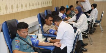 Personel Polresta Tanjungpinang saat Melakukan Donor Darah Hut Bhayangkara ke-78, foto: Mael/detak.media