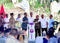 Presiden Joko Widodo melakukan peletakan batu pertama atau groundbreaking Universitas Gunadarma di Kawasan Ibu Kota Nusantara, Kabupaten Penajam Paser Utara, Provinsi Kalimantan Timur, pada Selasa, (04/06/2024). (Foto: BPMI Setpres/ Rusman)