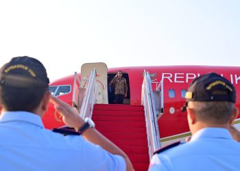 Presiden Jokowi bertolak menuju Jawa Timur, Senin (22/07/2024), dalam rangka kunjungan kerja, melalui Pangkalan TNI AU Halim Perdanakusuma, Jakarta. (Foto: BPMI Setpres)