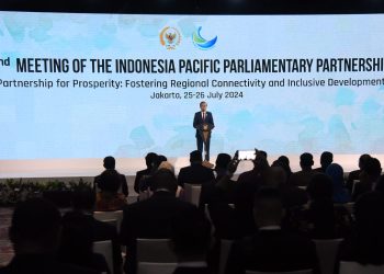 Presiden RI Joko Widodo (Jokowi) memberikan sambutan sekaligus membuka acara Indonesia-Pacific Parliamentary Partnership (IPPP) ke-2 di Hotel Fairmont, Jakarta (25/7/2024). (Foto: Humas Setkab/Rahmat)