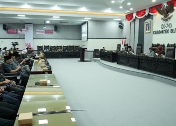 DPRD Kabupaten Blitar saat rapat paripurna jawaban bupati terhadap pandangan umum fraksi-fraksi atas Raperda Perubahan APBD 2024.