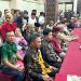 Kuasa Hukum Dharma-Kun, Rahmat Santoso (batik hijau) di sidang pleno KPU Jakarta.