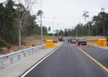 Potret jalan Teluk Buton-Kelarik, penghubung Desa ke Kecamatan hingga ke Ibukota Kabupaten kini telah selesai dibangun (foto : ist)