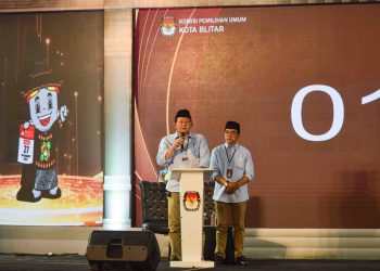 Paslon No. Urut 1, Bambang-Bayu saat di debat publik kedua digelar KPU Kota Blitar, Rabu (30/10/2024).