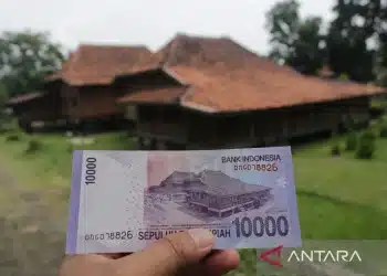 Arsip foto - Foto bentuk dua buah bangunan tradisional Rumah Limas seperti yang tercetak di uang kertas Rp10.000, di Museum Balaputra Dewa Palembang, Sumatera Selatan, Sabtu (6/2/2016). ANTARA FOTO/Nova Wahyudi/aww/aa.