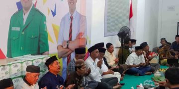 Mas Ibin dan tetangganya warga Lingkungan Kepanjenlor Kota Blitar berdoa bersama untuk kelancaran pemenangan Pilkada 2024.