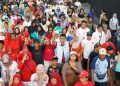 Mas Ibin (rompi biru) bersama ribuan masyarakat mengikuti Jalan Sehat SAE sambil menikmati libur hari pahlawan.