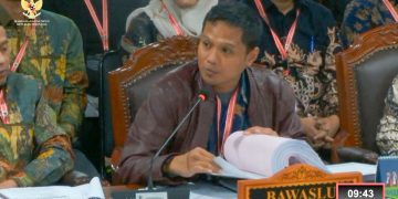 Ketua Bawaslu Kota Blitar, Roma Hudi Fitrianto saat diminta hakim MK untuk menjelaskan tentang PSU.