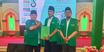 Mohamad Romdhoni menerima SK Hasil Konfercab GP Ansor Kota Blitar, Minggu (12/1/2024).