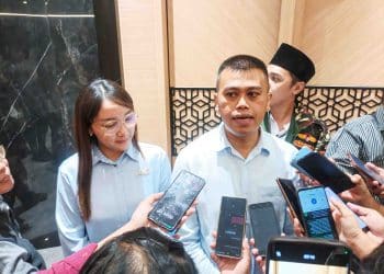 Mas Ibin bersama Mbak Elim saat diwawancarai usai penyerahan SK Walikota dan Wakil Walikota Blitar Terpilih 2025-2030.