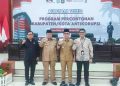 Walikota Blitar Santoso dan Wakil Walikota Tjujuk Sunario bersama anggota DPRD Kota Blitar Yudi Meira (paling kiri) dan Narasumber dari KPK Ariz Dedy Arham (paling kanan) di Bimtek Program Percontohan Kota Anti Korupsi, Selasa (11/2/2025).