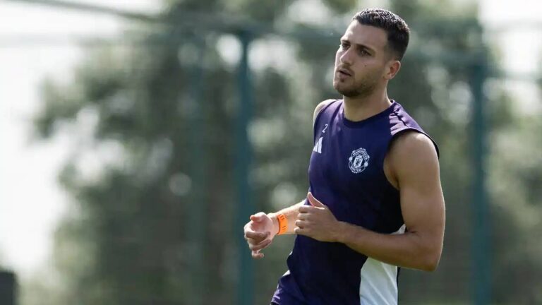Dalot Kembali Berlatih, MU Dapat Suntikan Tenaga Jelang Hadapi Brentford