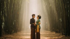 10 Prompt Gemini AI untuk Edit Foto Prewedding Adat Jawa yang Elegan