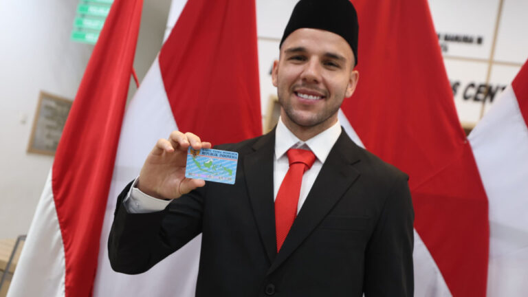 Aturan Lengkap Naturalisasi Pemain Sepak Bola Menurut FIFA dan Hukum Indonesia