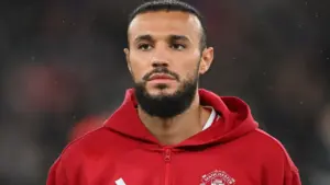 Bek Manchester United Noussair Mazraoui Terancam Absen Lawan Brentford