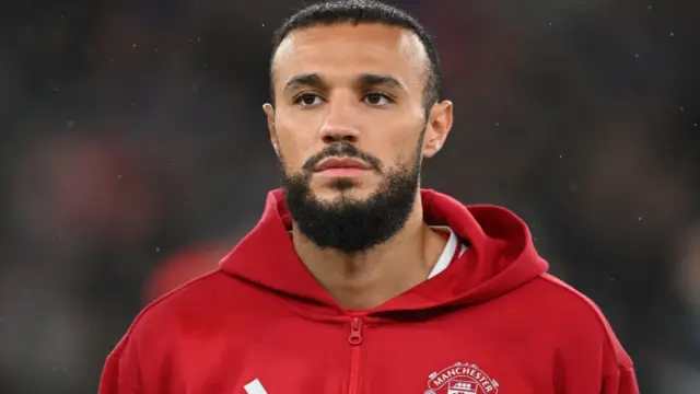 Bek Manchester United Noussair Mazraoui Terancam Absen Lawan Brentford