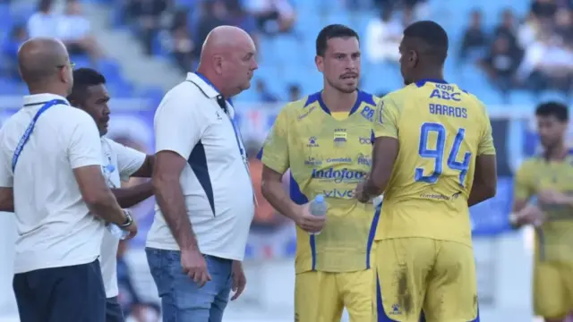 Bojan Hodak Pastikan Persib Siap Tampil Maksimal Lawan Persita Tangerang