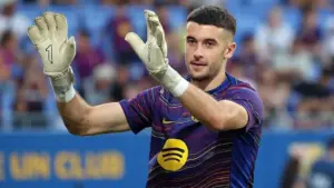 Cedera Lutut, Joan Garcia Dipastikan Menepi 6 Pekan dari Skuad Barcelona