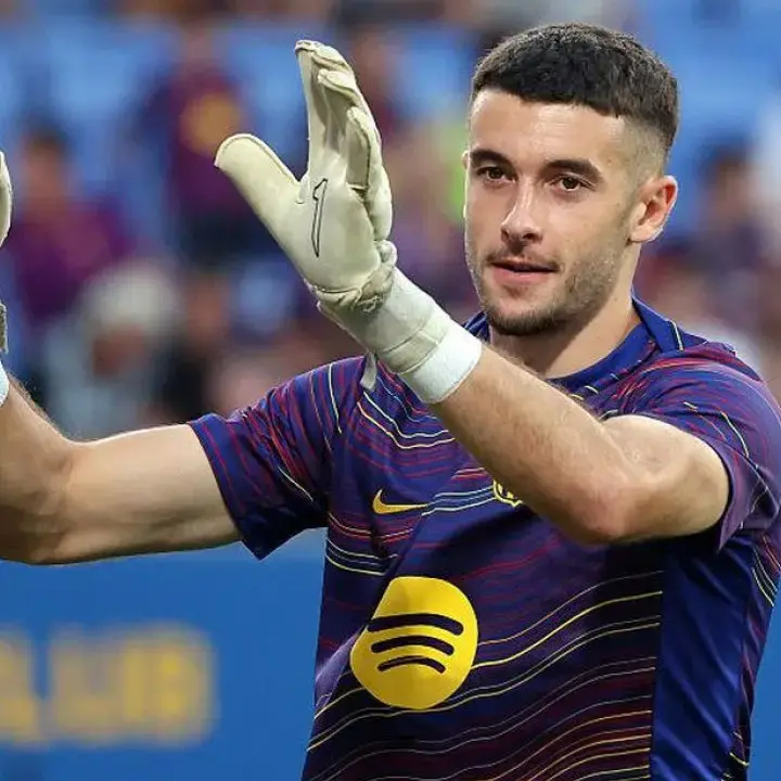 Cedera Lutut, Joan Garcia Dipastikan Menepi 6 Pekan dari Skuad Barcelona