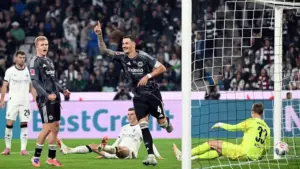 Eintracht Frankfurt Permalukan Monchengladbach 6-4, Kevin Diks Gagal Bersinar
