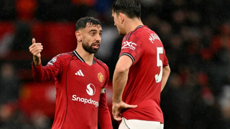 Eks Striker Aston Villa: Maguire Lebih Cocok Jadi Kapten MU daripada Bruno Fernandes