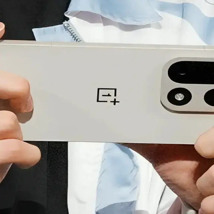 OnePlus 15 Pamer Warna Baru Sand Storm Jelang Peluncuran
