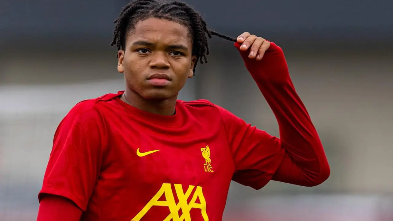 Rio Ngumoha Wonderkid Liverpool Resmi Tandatangani Kontrak Profesional Pertama