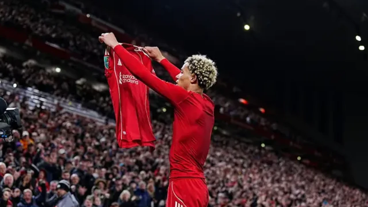 Selebrasi Buka Baju Hugo Ekitike Berujung Kartu Merah, Liverpool Siapkan Denda Fantastis
