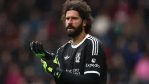 Kekalahan di Liga Champions Diperparah Cedera Alisson, Liverpool Tanpa Kiper Utama Kontra Chelsea