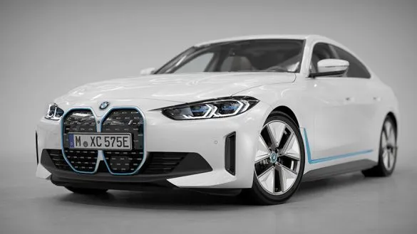 Bmw I4 Edrive40 Mobil Listrik Fast Charging