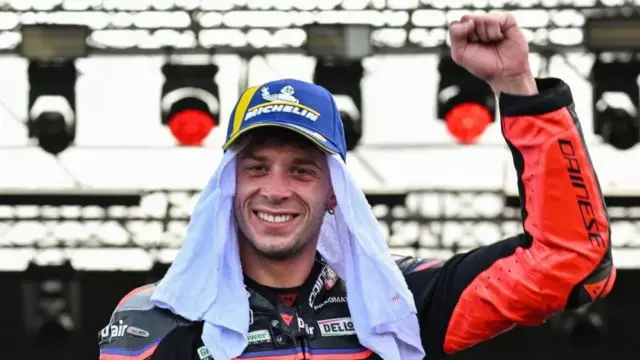 Duel Sesama Ducati Memanas, Bezzecchi Terus Bayangi Bagnaia di MotoGP Mandalika 2025