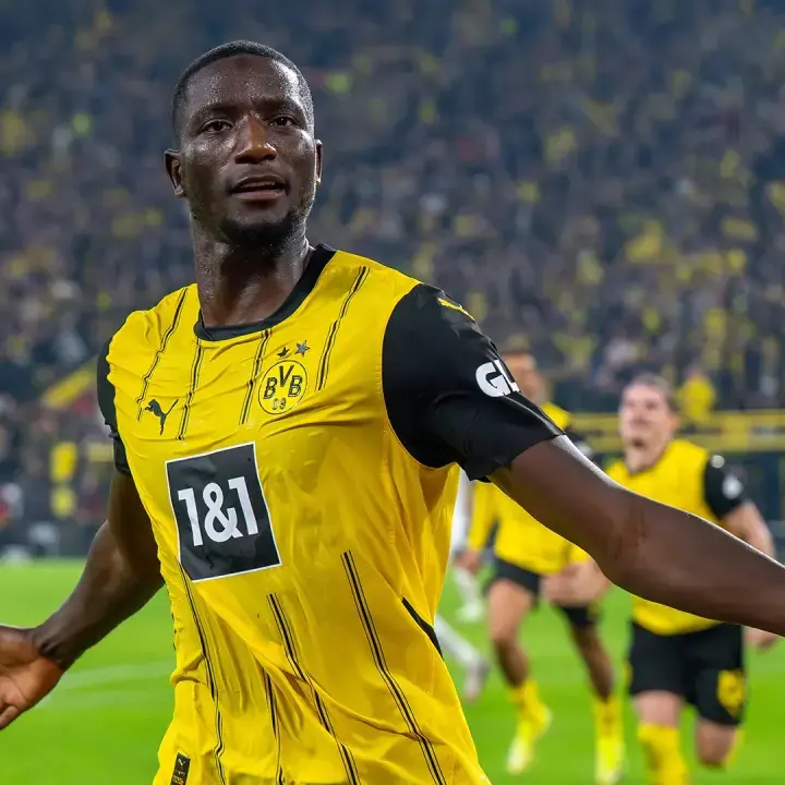 Borussia Dortmund Siap Lepas Striker Incaran Barcelona dengan Harga Lebih Murah