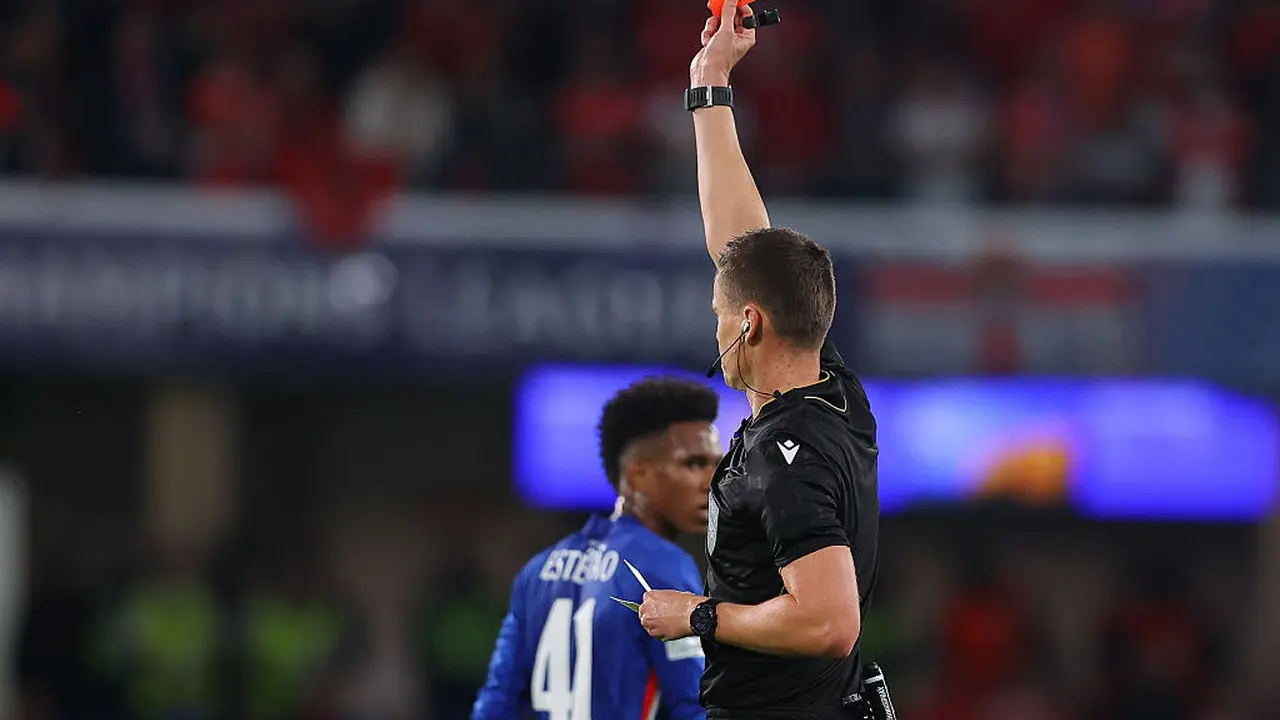 Chelsea Kembali Dikartu Merah Ini Tanggapan Manajer Enzo Maresca