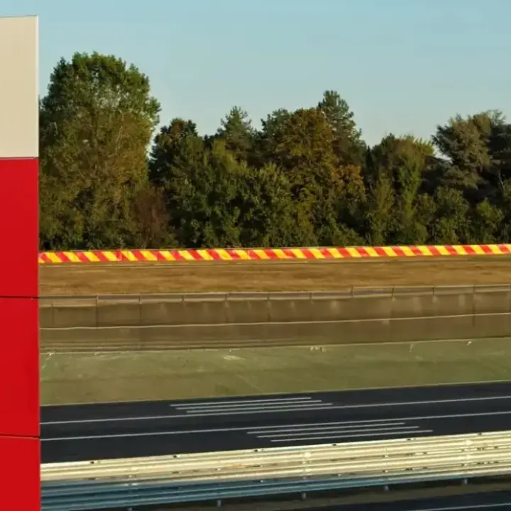 Bukan di Jalan Umum, Mobil Listrik Pertama Ferrari Diuji di Arena Rahasia e-Vortex
