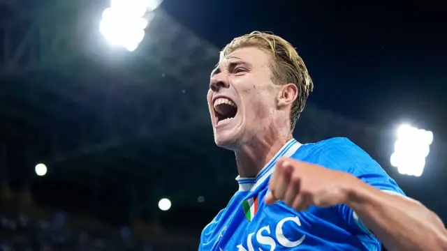 Hojlund Subur Cetak Gol Namanya Juga Kerja Di Napoli