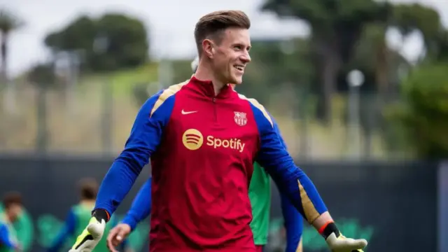 Isu Transfer Dibantah, Deco Tegaskan Ter Stegen Tetap Bertahan Di Barcelona