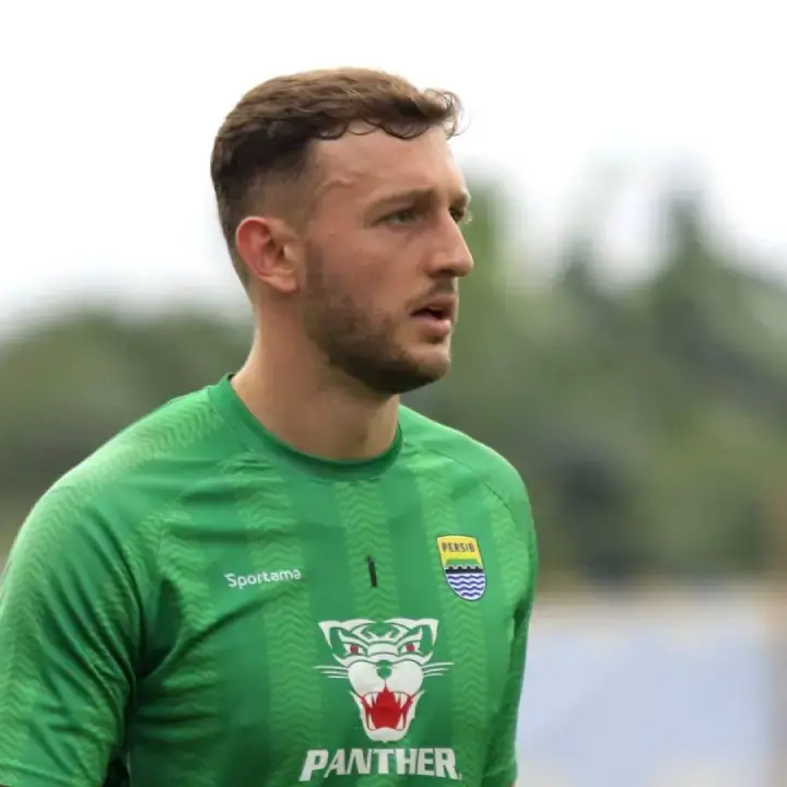 Jelang Hadapi PSBS di BRI Super League, Adam Przybek Terancam Absen