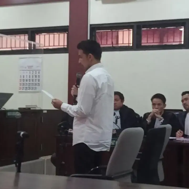 Jonathan Frizzy Menangis Bacakan Pledoi Kasus Vape Mengandung Obat Keras
